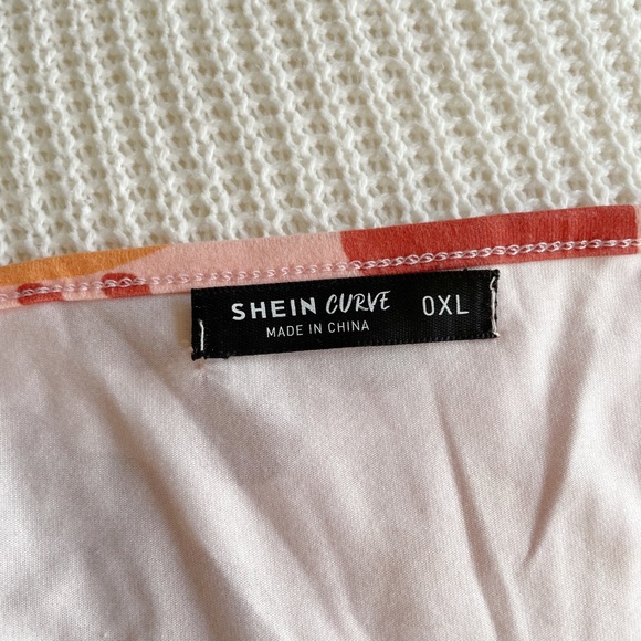 SHEIN PLUS FLORAL PRINT DRAWSTRING SIDE BODYCON DRESS - Picture 4 of 4